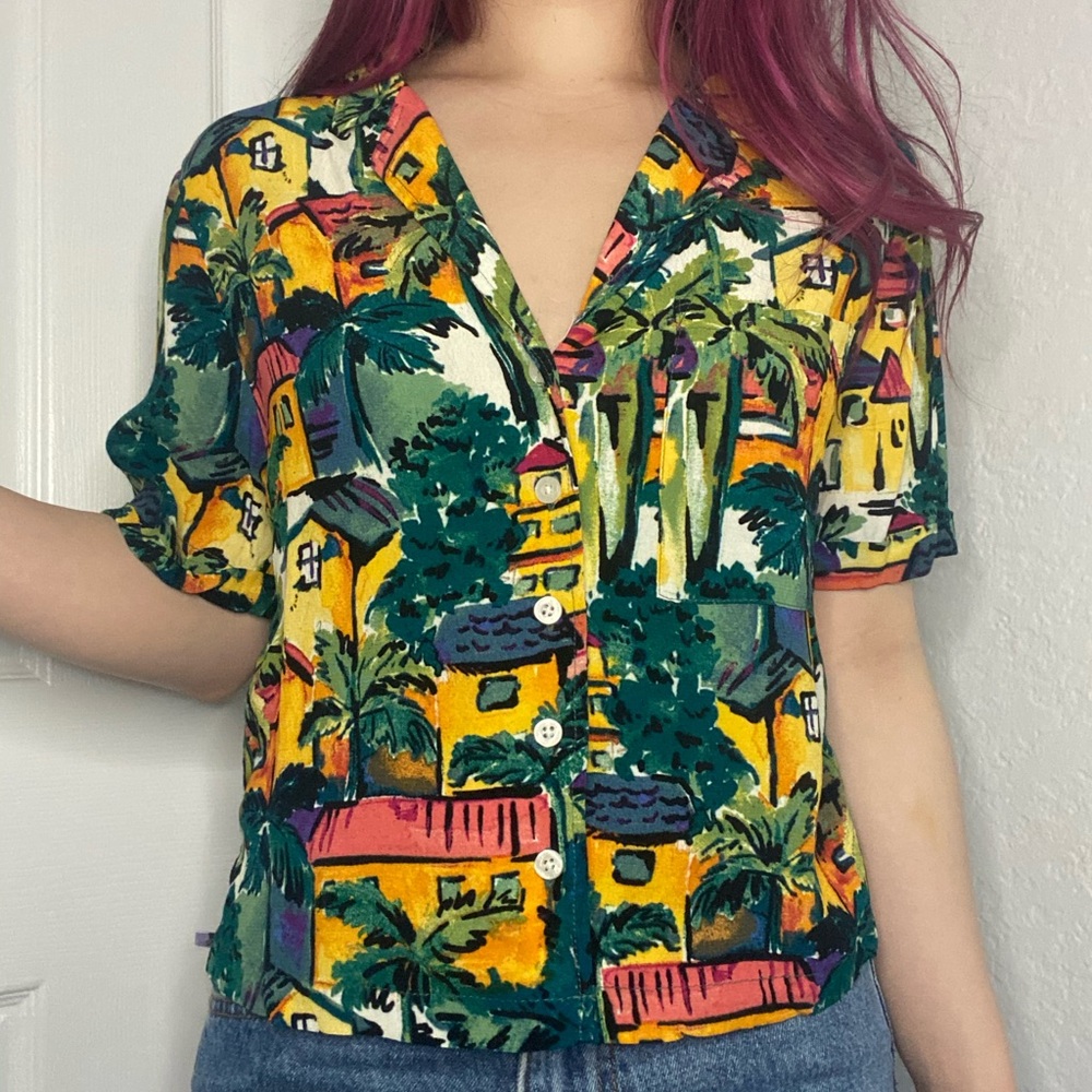 Tropical Hawaiian print cropped button down